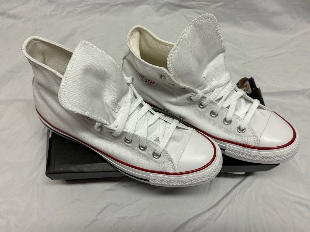 Converse high tops white unisex mens size 8 women’s 10 New with damaged box